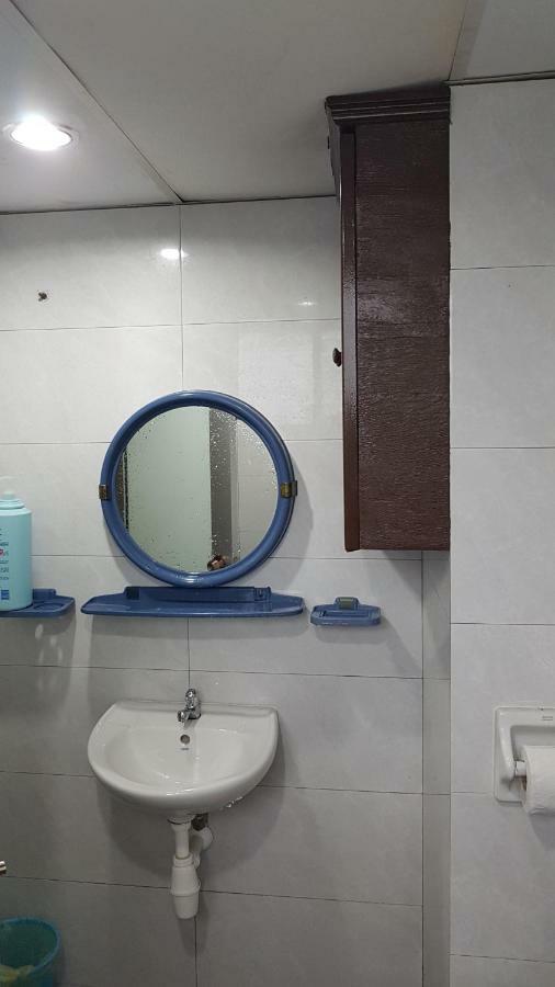 Home Stay Bayu Emas Appartment, バツーフェリンギビーチ エクステリア 写真