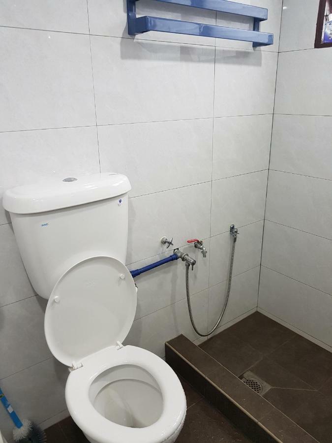Home Stay Bayu Emas Appartment, バツーフェリンギビーチ エクステリア 写真