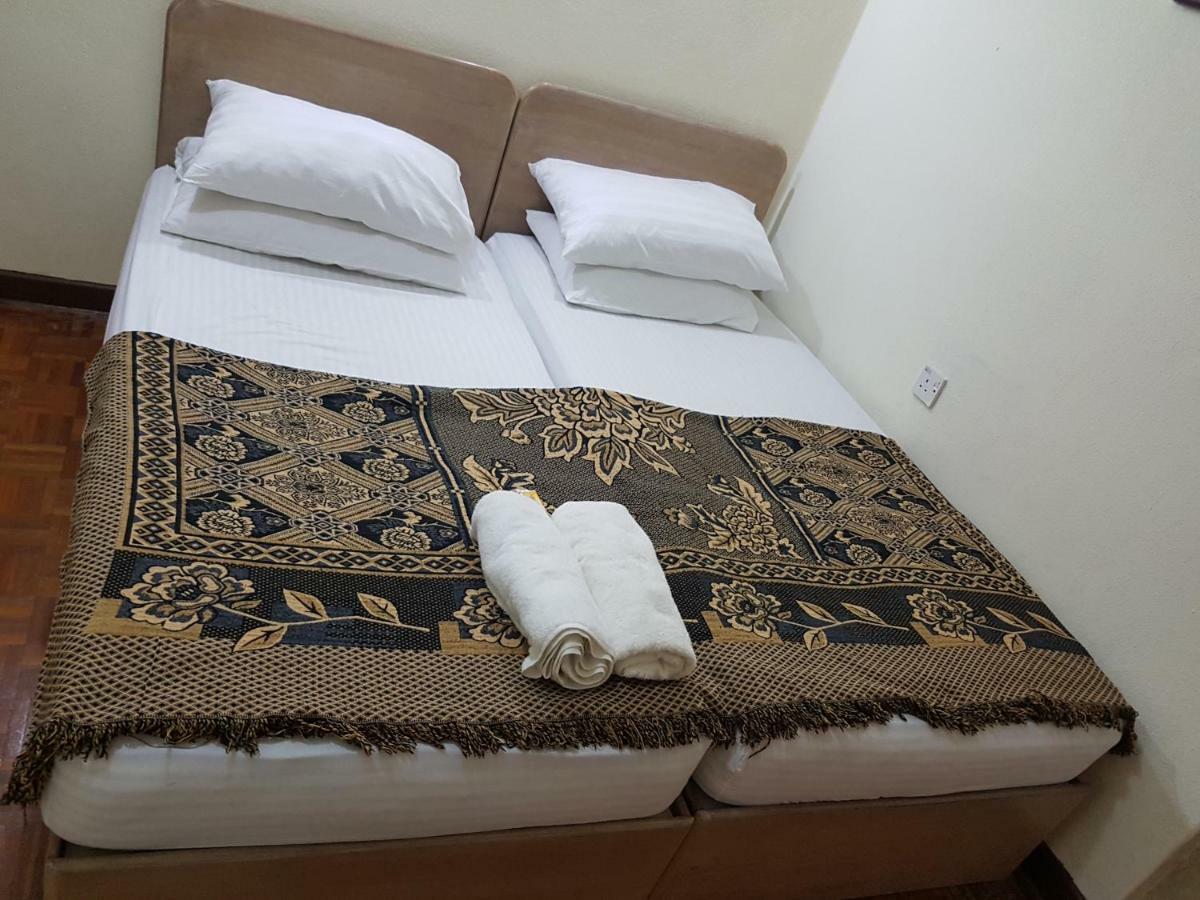 Home Stay Bayu Emas Appartment, バツーフェリンギビーチ エクステリア 写真